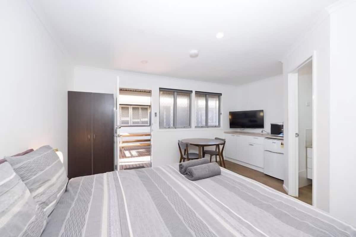 1 bedroom, free WiFi, bed sheets