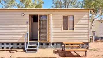 1 Bedroom Family Cabin - Shared Bathroom | 1 bedroom, free WiFi, bed sheets