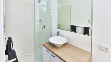 Standard Studio | Bathroom