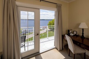 Quarto standard, 1 cama King, sacada, vista para o lago | Vista para o lago