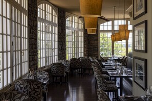 2 restauranter; serverer morgenmad