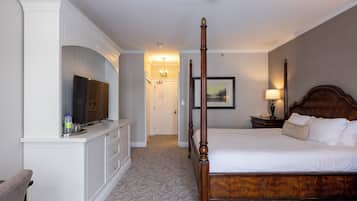 Chambre Standard, 1 très grand lit, balcon, vue sur le lac | Fer et planche à repasser, accès au Wi-Fi (inclus), literie fournie