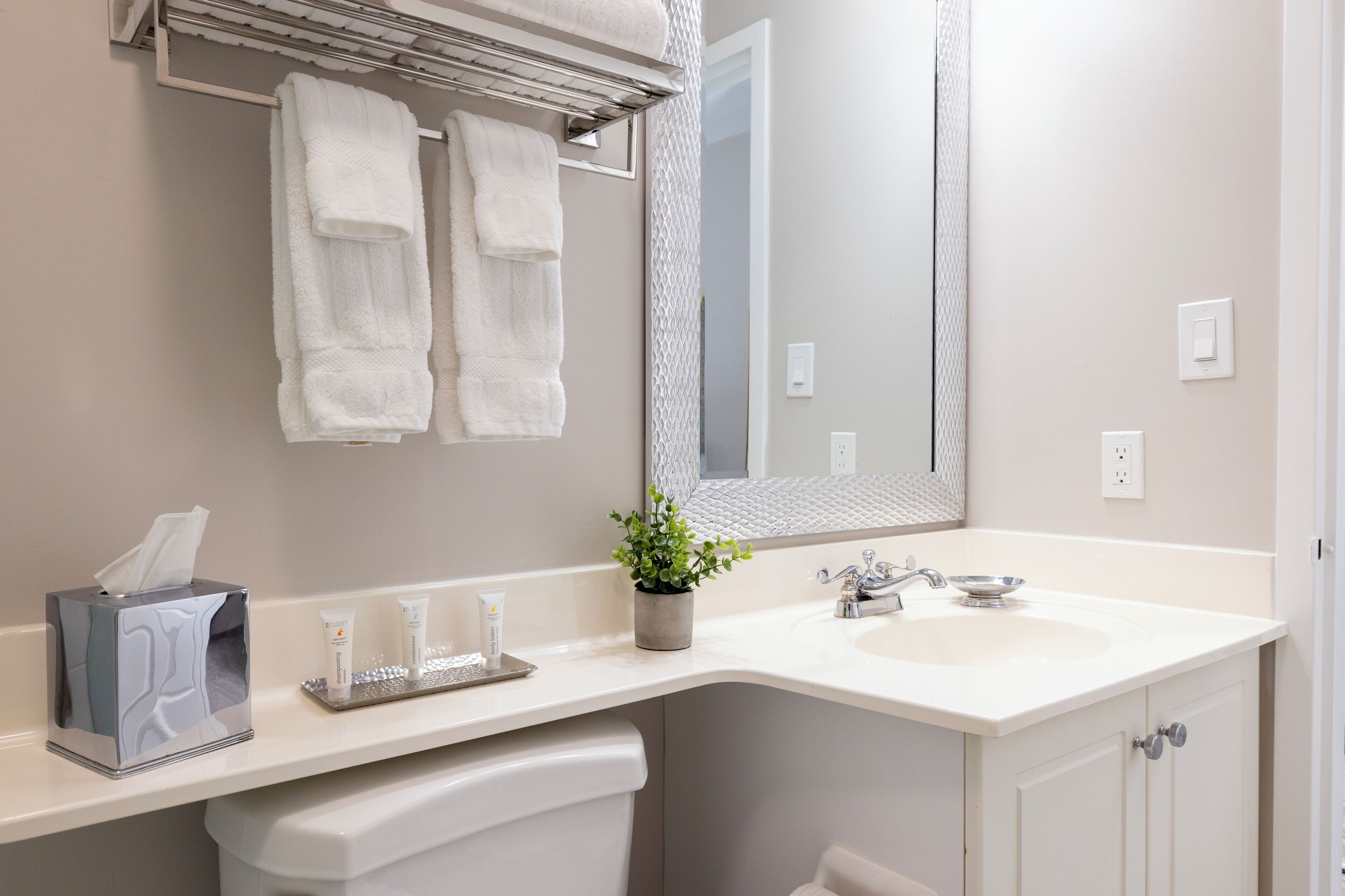 標準客房, 1 張加大雙人床, 花園景 | 浴室 | 花灑/浴缸組合、免費梳洗用品、風筒、浴袍