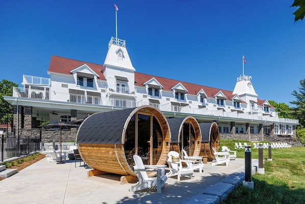 Façade de l’hébergement - soirée/nuit