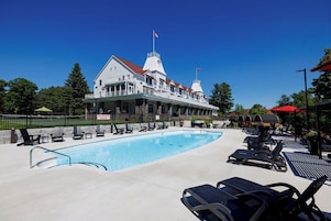 Piscine extérieure, tentes de plage, parasols de plage