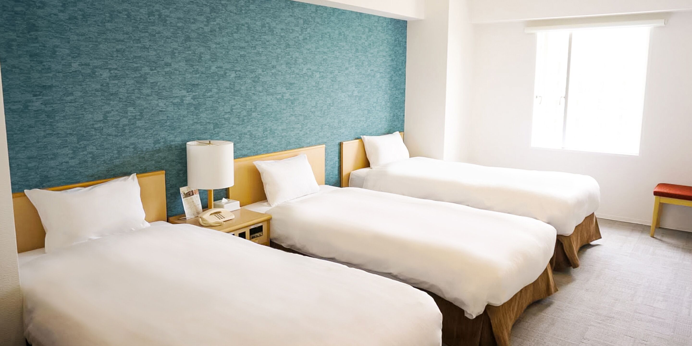 Chambre triple, non-fumeur | Couette en duvet, accès au Wi-Fi (inclus), literie fournie