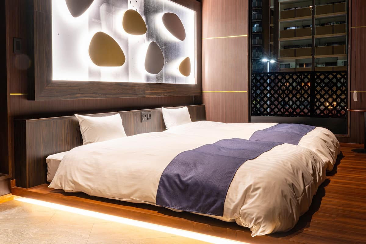Down duvets, free WiFi, bed sheets