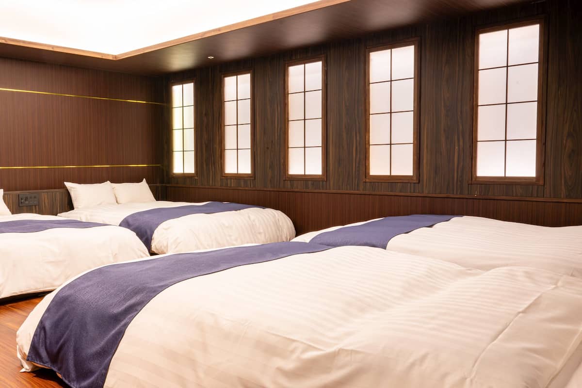 Down duvets, free WiFi, bed sheets