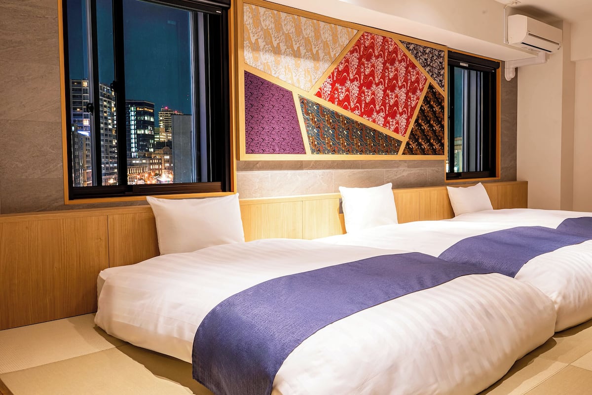 Habitación triple urbana | Edredón, wifi gratis y ropa de cama