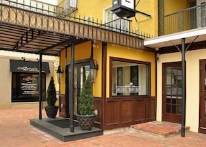 Exterior - American Hotel (Freehold)