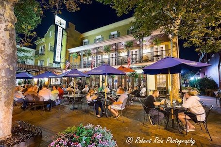 Terrace/patio. American Hotel