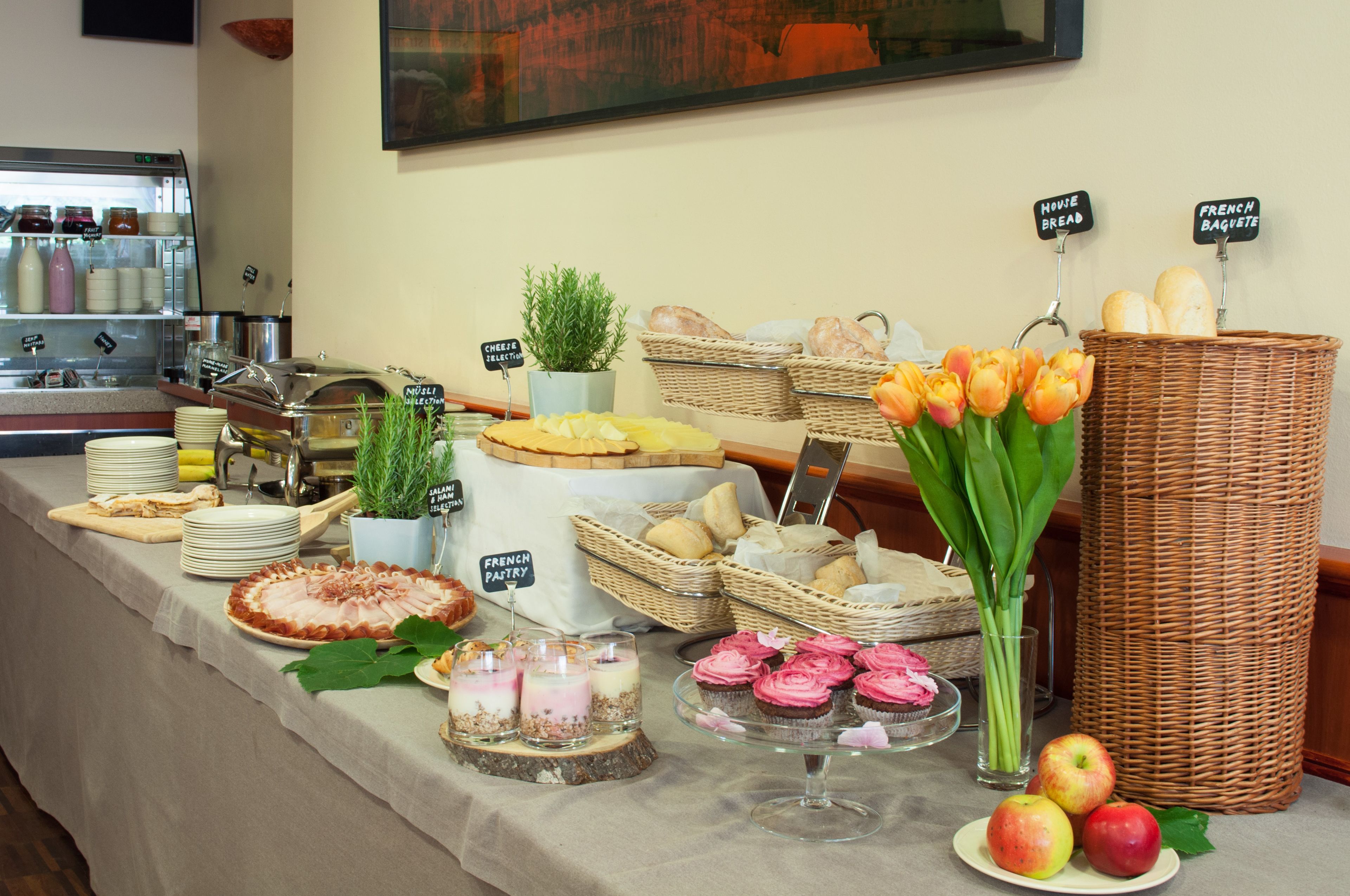 breakfast, lunch and dinner served