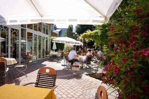 Lunch, dinner served; Regional cuisine, alfresco dining  - Hotel Zur Lochmühle (Penig)