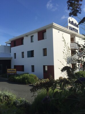 Front of property - Kyriad Direct La Rochelle Sud Aytré (Aytre)