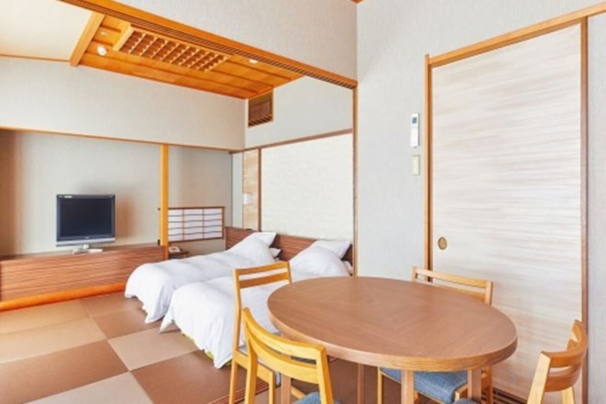 (Nagitei) Sea View Japanese-style Twin-Bed room &amp;dining room