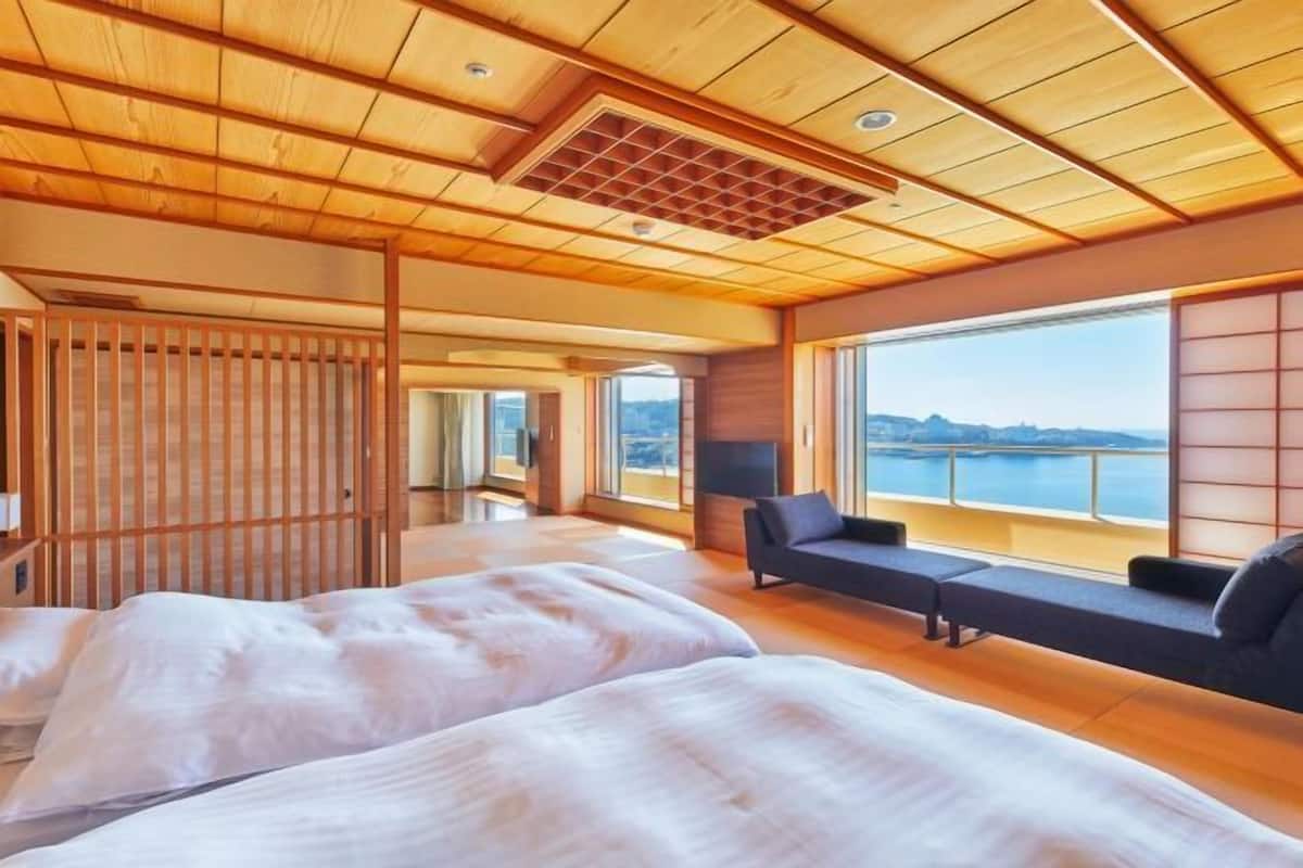 In-room safe, free WiFi, bed sheets