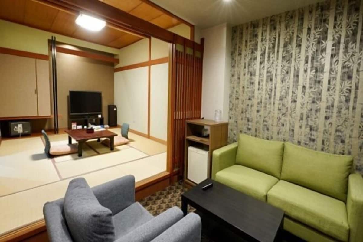 Living area | Flat-screen TV