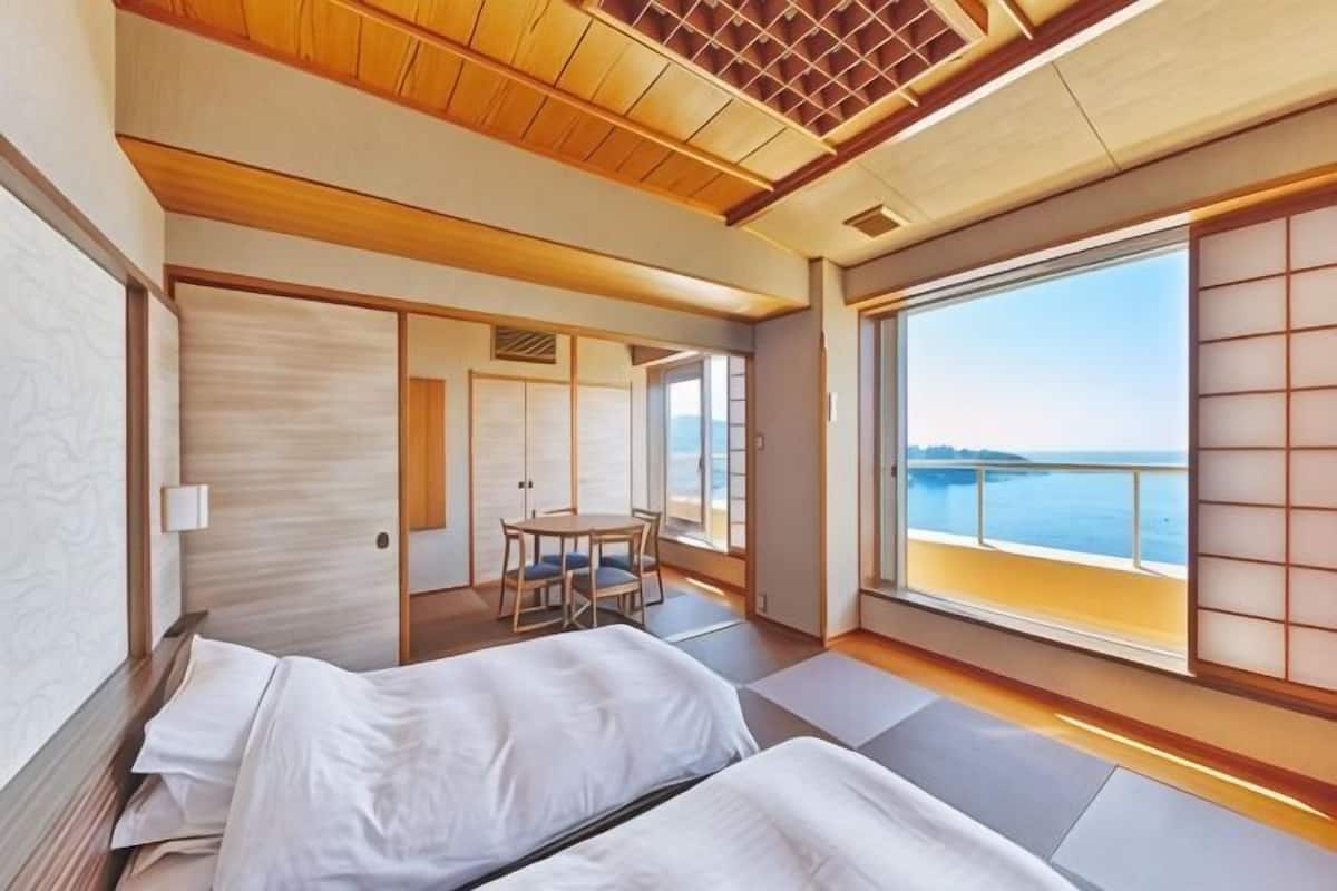 In-room safe, WiFi (free), bed sheets