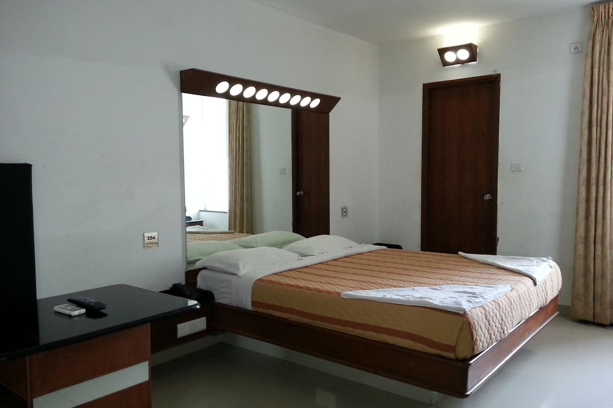 Habitación ejecutiva, 1 cama matrimonial, para no fumadores | 1 habitación, ropa de cama de alta calidad, escritorio y camas extra