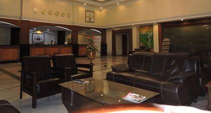 Hotel PLR Grand