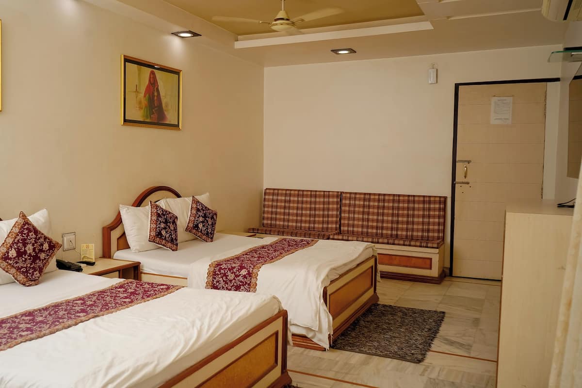 Four bed Super Deluxe | 1 bedroom, individually decorated, individually furnished, desk