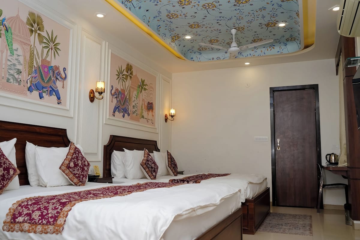 Four bed Royal Deluxe | 1 bedroom, individually decorated, individually furnished, desk