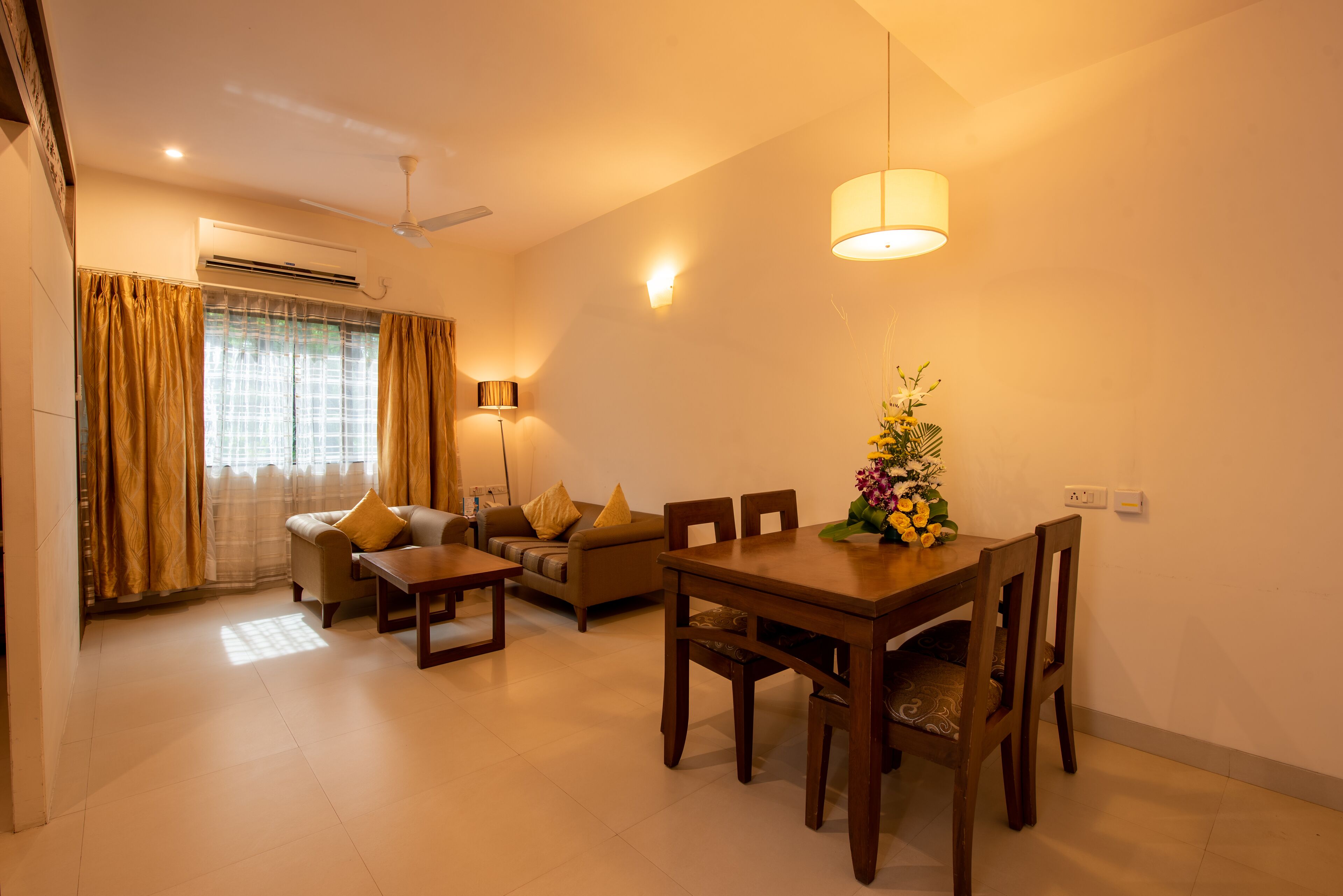 Deluxe Suite | Living area | LCD TV