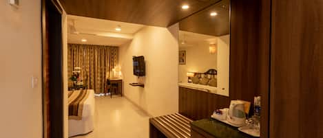 Executive Premium Room | In-room safe, desk, iron/ironing board, rollaway beds