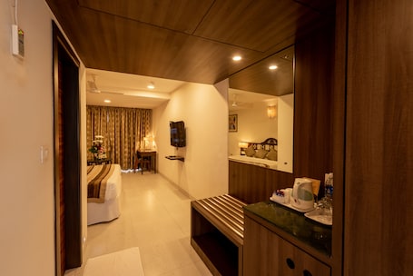 Executive Premium Room | In-room safe, desk, iron/ironing board, rollaway beds