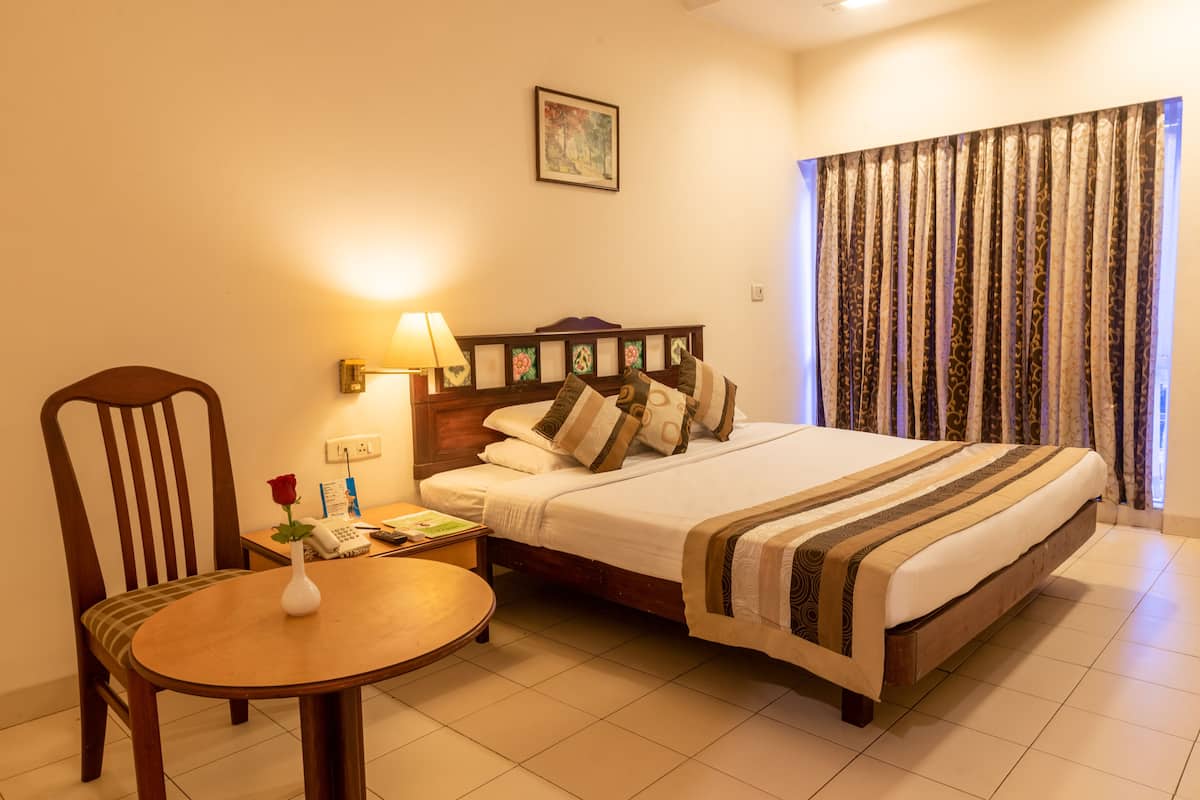 Standard Room | In-room safe, desk, iron/ironing board, rollaway beds