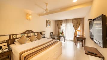Executive Premium Room | In-room safe, desk, iron/ironing board, rollaway beds