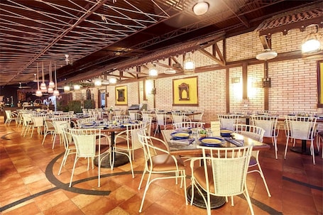 2 Restaurants, Frühstück, Mittagessen, Abendessen, internationale Küche