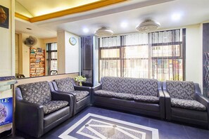 Lobby sitting area - Hotel Sovereign (Daman)