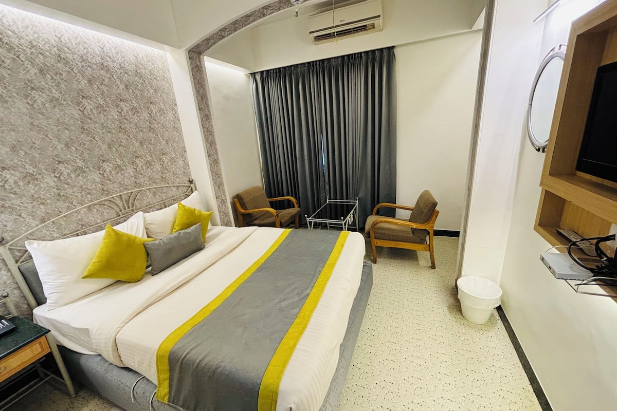 Premium bedding, rollaway beds, free WiFi, bed sheets