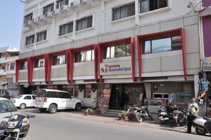 Front of property - Hotel Gurukripa (Daman)