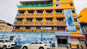 Vista frontal de la propiedad