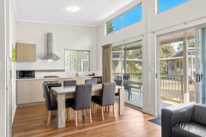 In-room dining - Discovery Parks - Swan Valley (Caversham)