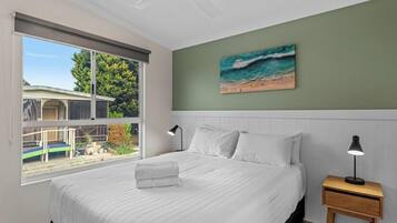 Deluxe 2 Bedroom Cabin - Sleeps 4 | Iron/ironing board, free WiFi, bed sheets