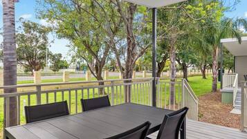 Deluxe 2 Bedroom Cabin - Sleeps 4 | Terrace/patio