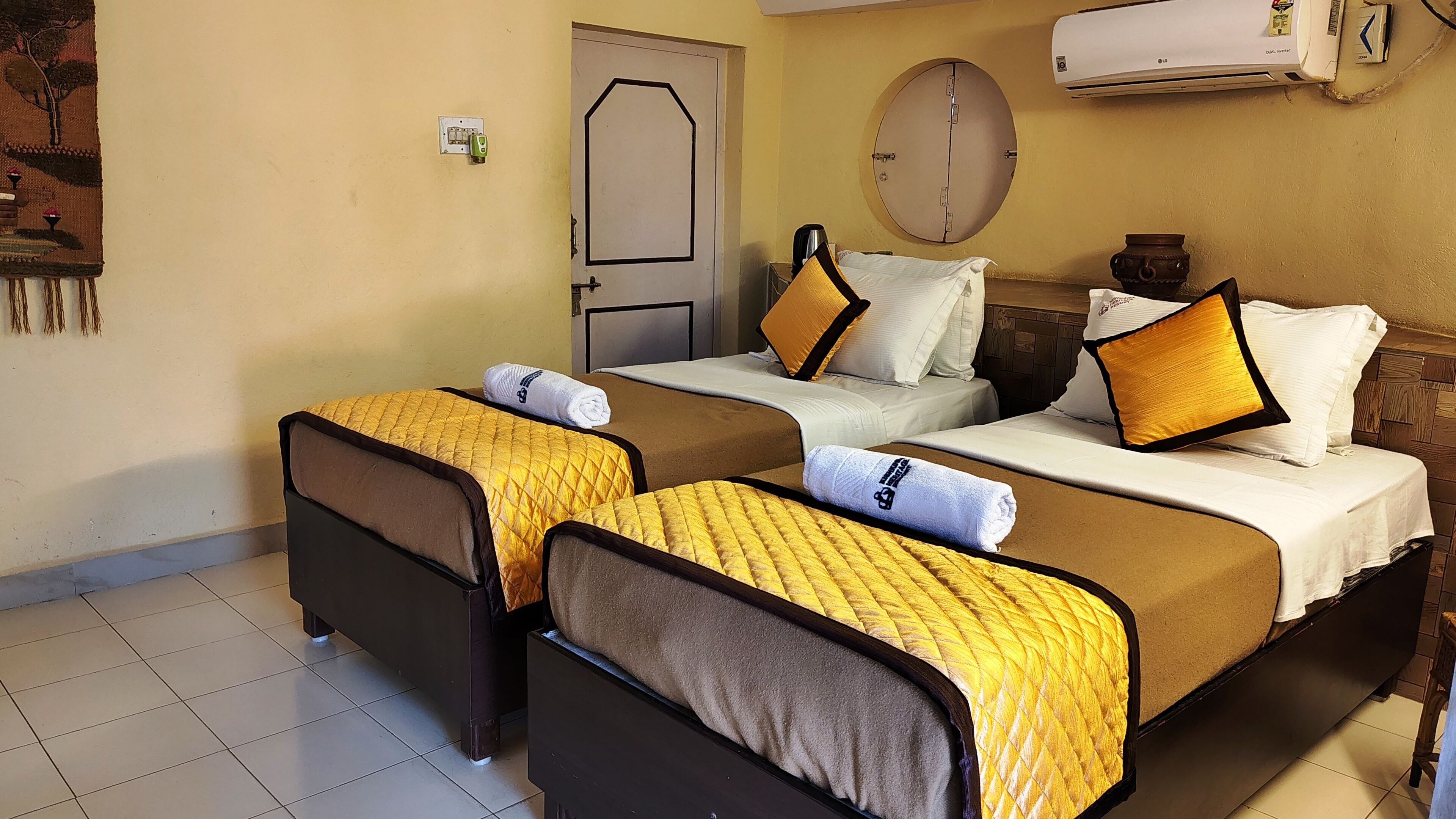 Quarto, vista para a piscina | Quartos à prova de som, Wi-Fi de cortesia, roupa de cama