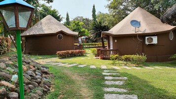 Garden View A/C Cottage | Soundproofing, free WiFi, bed sheets