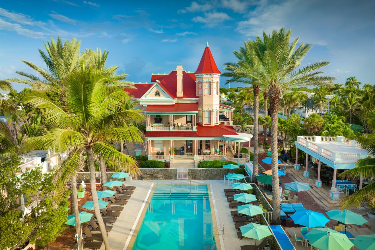 Outdoor pool, open 8:00 AM to 10:00 PM, pool umbrellas, sun loungers