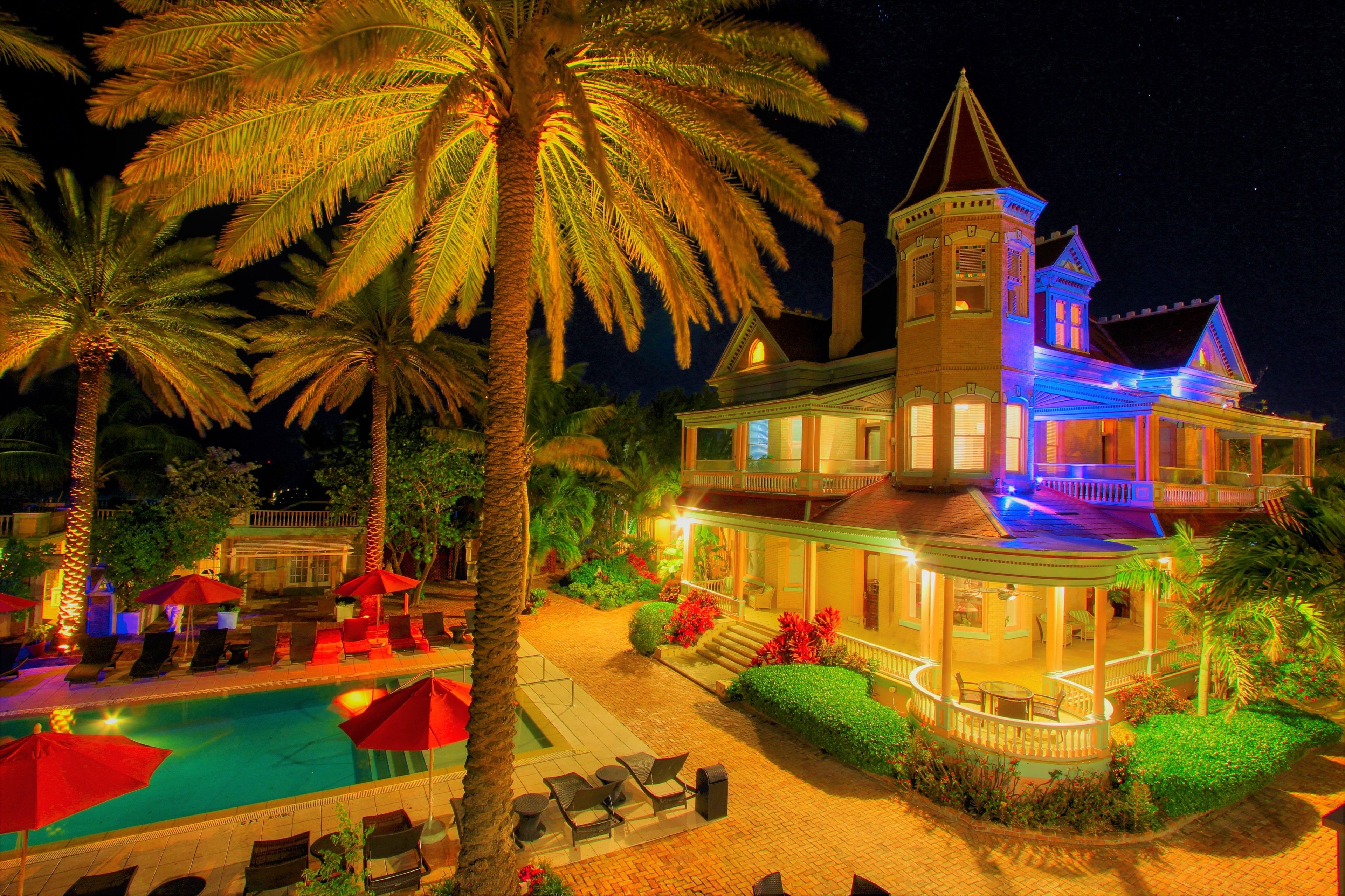 Overnatningsstedets facade – aften/nat