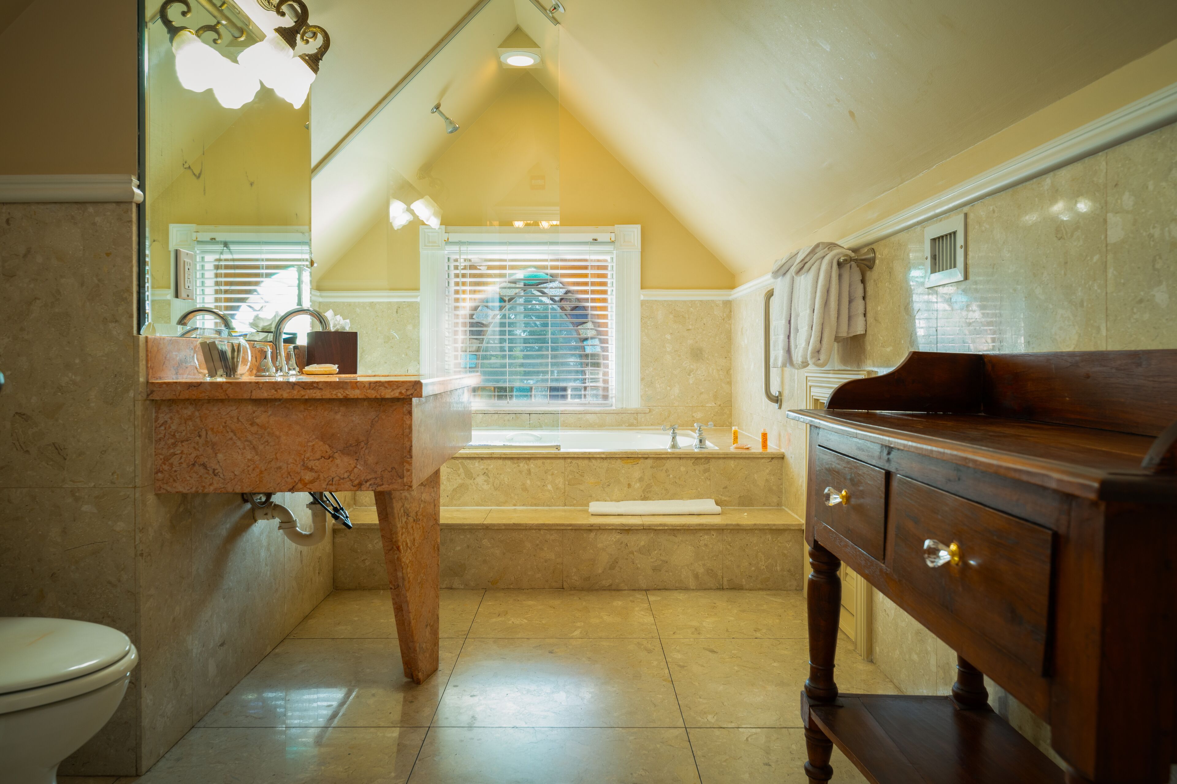 Foto - Southernmost Point Guest House & Garden Bar