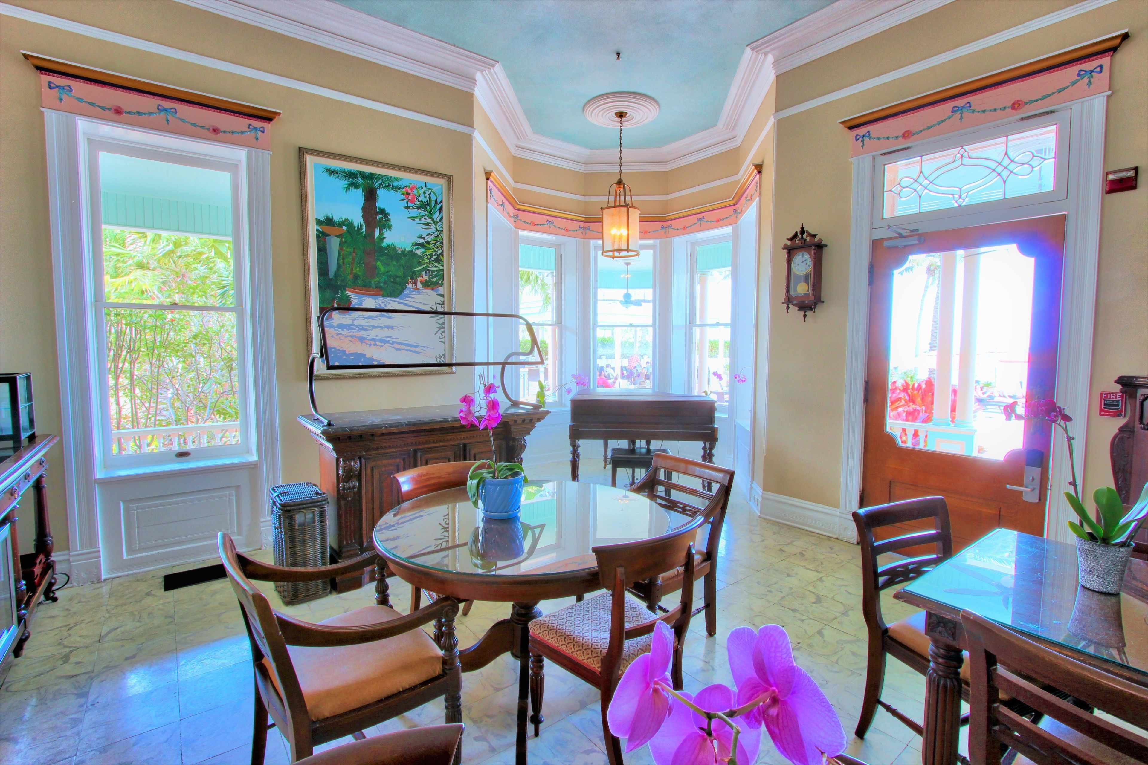 Foto - Southernmost Point Guest House & Garden Bar