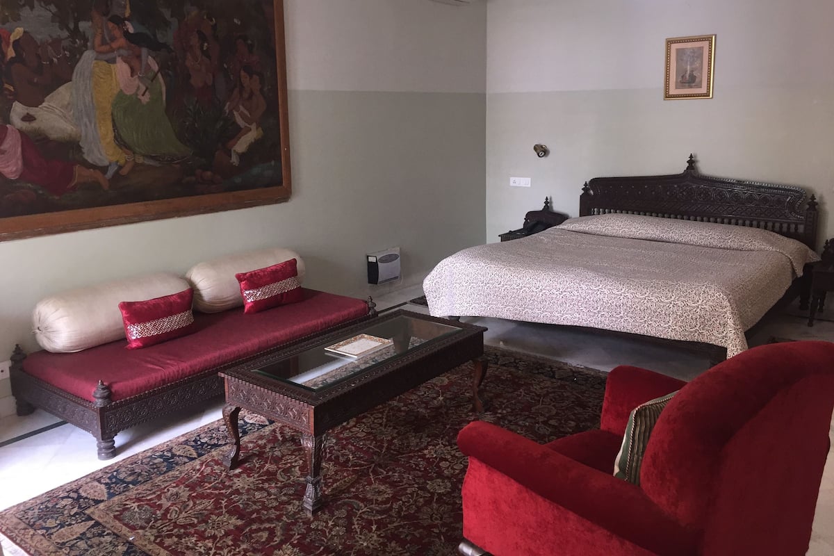 Super Deluxe | In-room safe, desk, iron/ironing board, rollaway beds