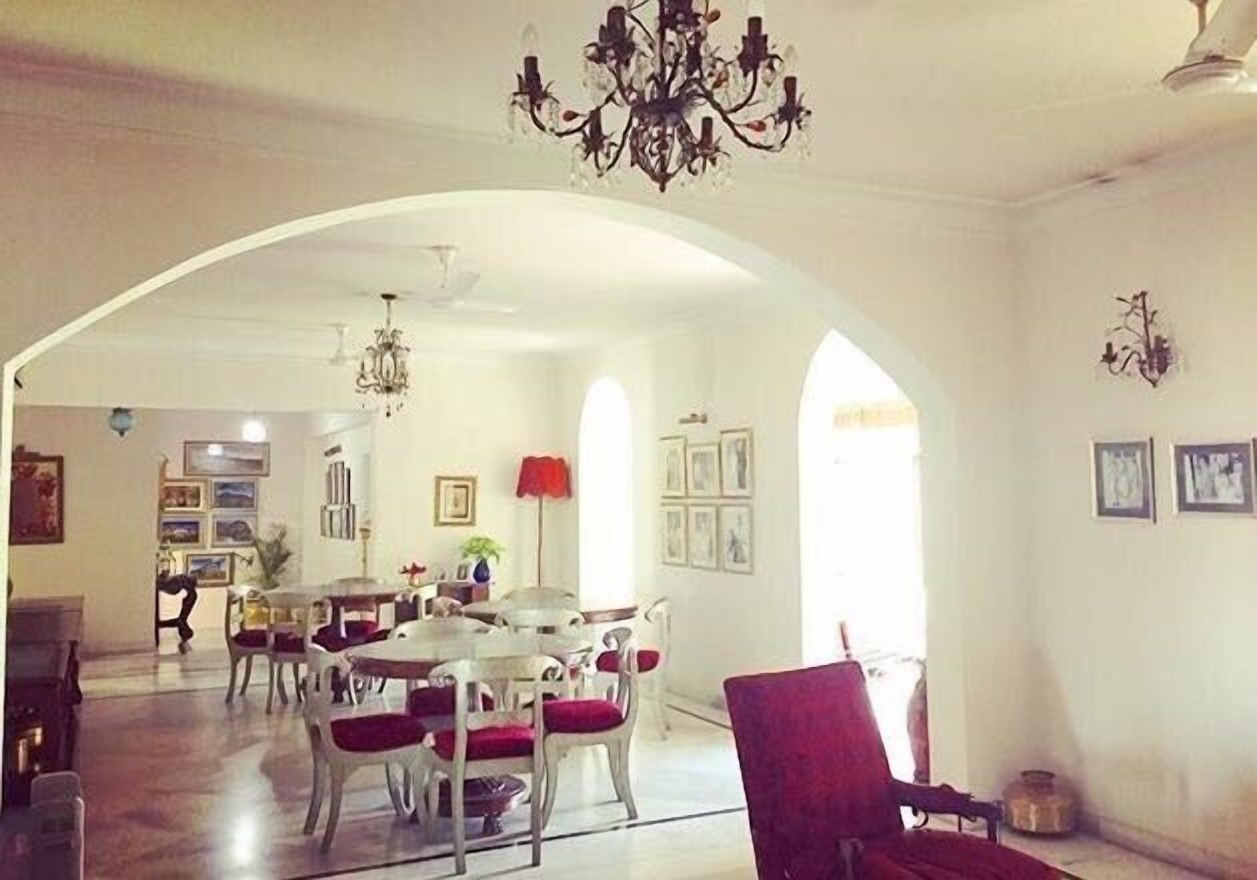 super deluxe | in-room dining