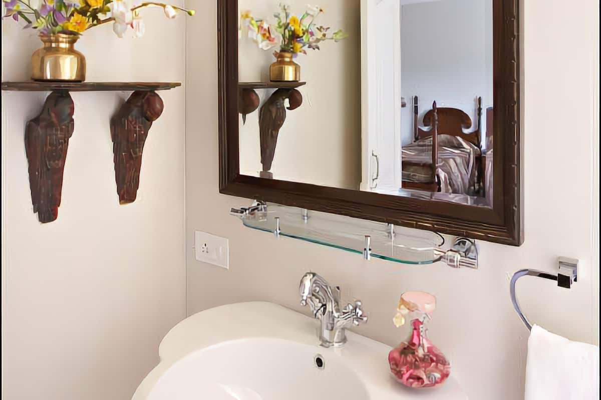 super deluxe | bathroom sink