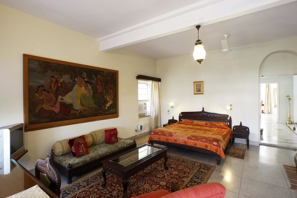 super deluxe | 1 bedroom, in-room safe, desk, iron/ironing board