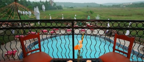 Phòng Deluxe, quang cảnh hồ bơi | Quang cảnh từ phòng